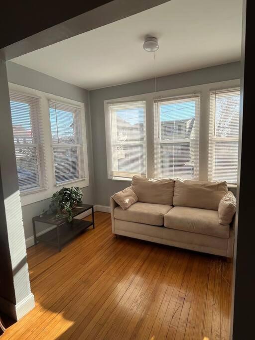 Three Bed One Bath Apt 25 Mins To Nyc Belleville Exterior foto