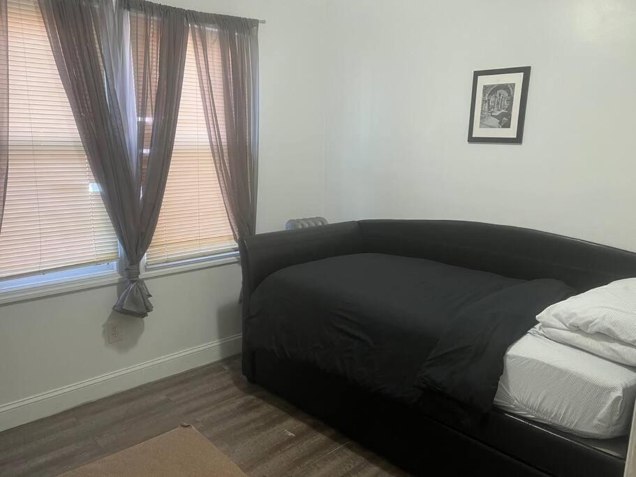 Three Bed One Bath Apt 25 Mins To Nyc Belleville Exterior foto